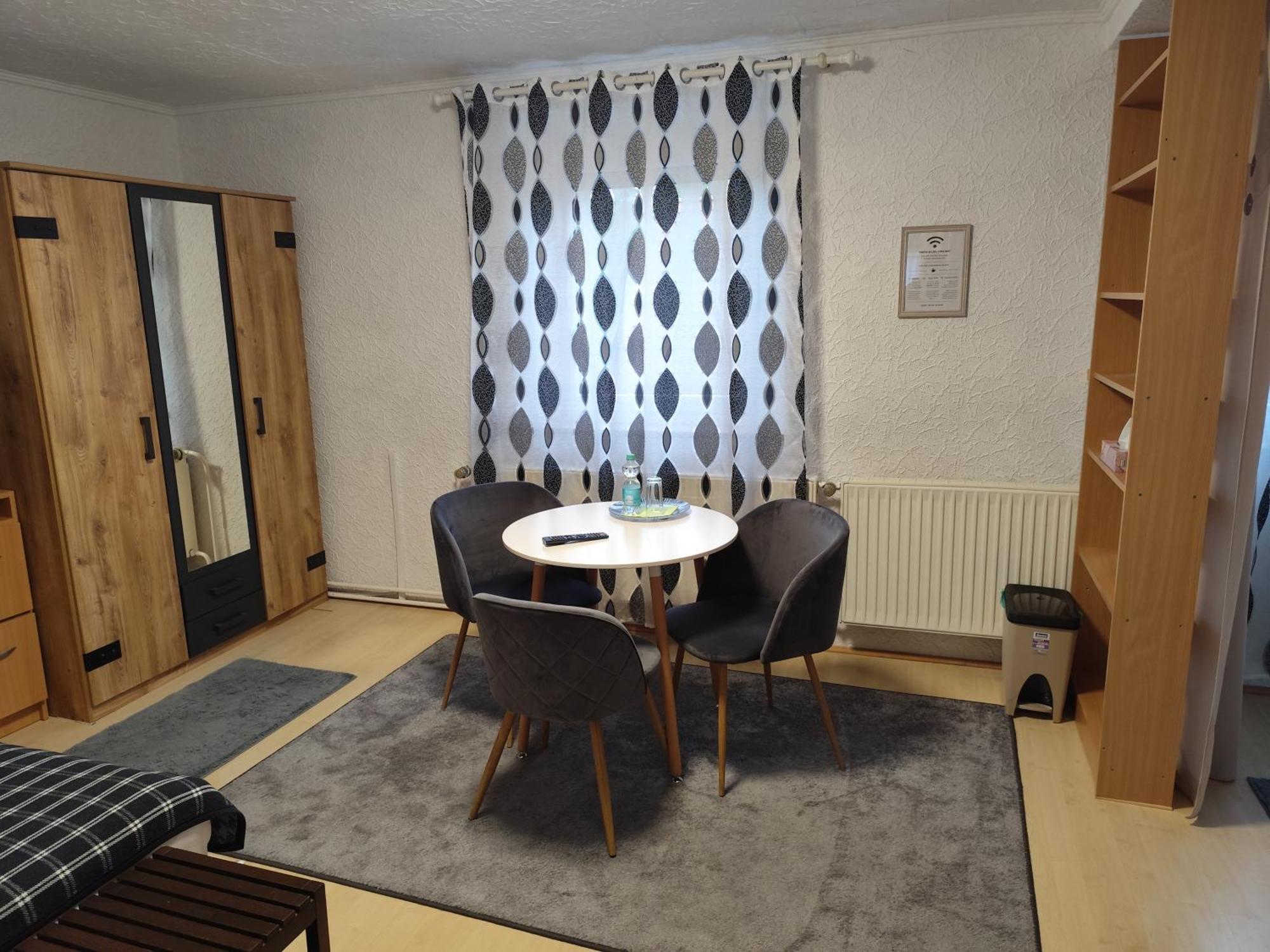 Gaestezimmer Boxenstopp Veitsbronn Esterno foto